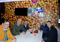 Otto Klop van Greefa, Arie Verhoef en Jan Zandijk van Burg Machinefabriek en Anton en Wilbert van Wijk van Van Wijk Fruit